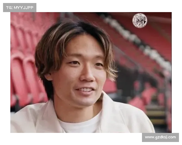 板仓滉加盟阿贾克斯成为队史首位日本球员 穿4号球衣开启新篇章 板仓滉加盟阿贾克斯成为队史首位日本球员 穿4号球衣开启新篇章